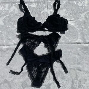 ***SOLD Vintage 4 piece lingerie set